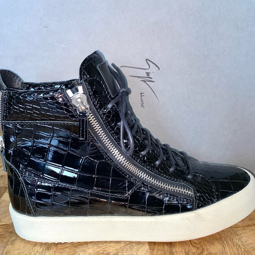 GENTLY USED GIUSEPPE ZANOTTI SNEAKERS